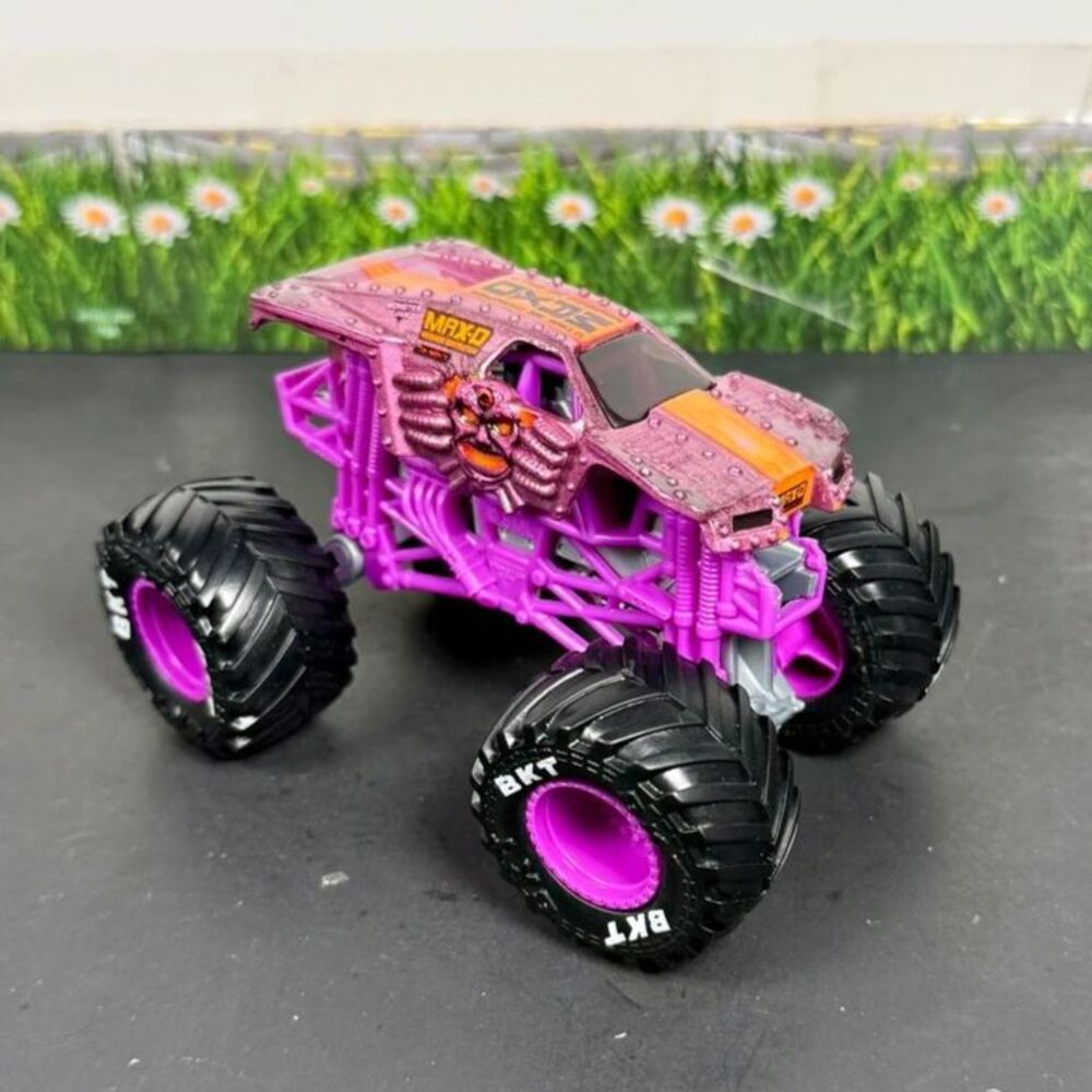 Custom Monster Jam Monster Truck Pink Maximum Destruction Max D 1:64 Scale